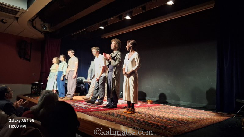 Découvrez la représentation de « Le cadavre encerclé » de Kader Yacine, célébrant le 70ème anniversaire de la Révolution algérienne. Plongez dans l’univers poétique et engagé de cet écrivain emblématique à travers une performance unique, sans décor ni effets, mais pleine d’émotion.