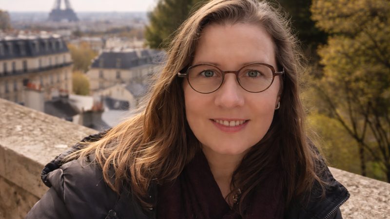 القيثارة المهاجرة 2025 (قصيدة للشاعرة: فاليري أنطوان )